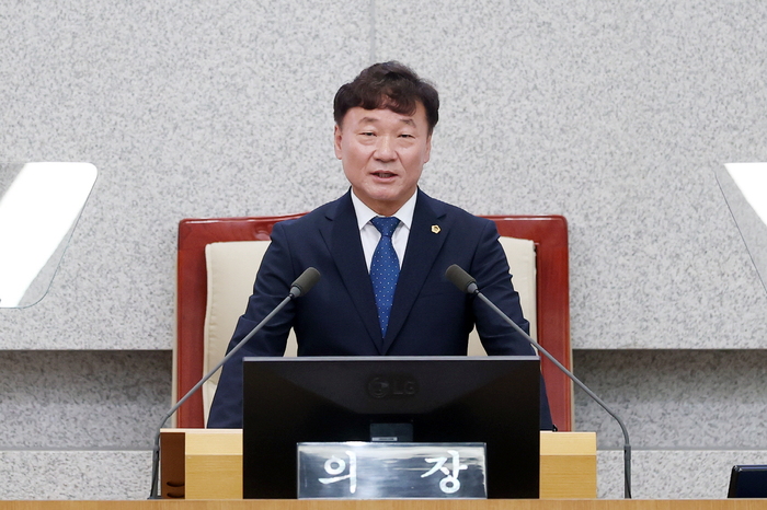 제12대 경기도의회 전반기 의장에 남종섭 의원 선출
