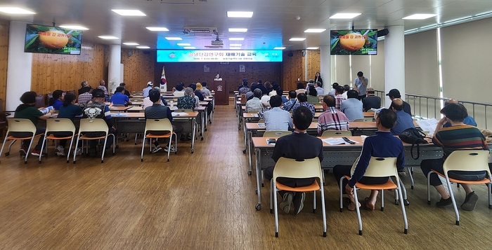 창녕군, 고품질 단감 생산 위한 재배기술교육 실시