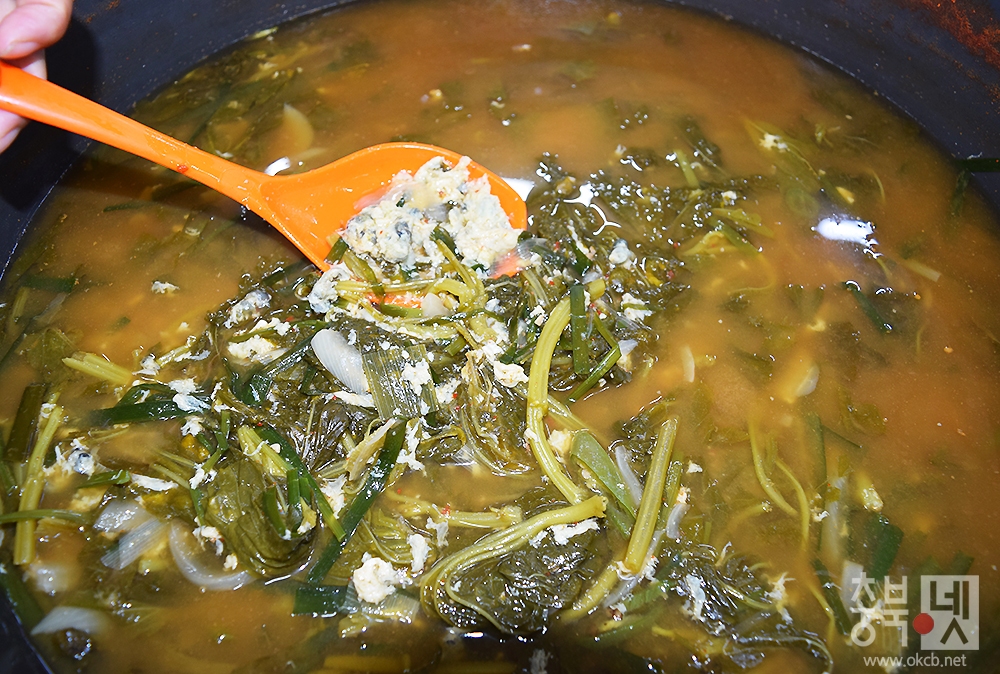 이명순 맛손반찬 올갱이국.jpg