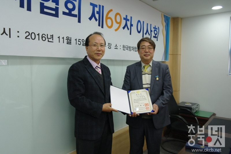 크기변환_충북대 보도자료 - 이승수 교수, 국무총리표창 수상.JPG