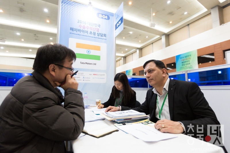 크기변환_보도352-수출박람회 사진.jpg