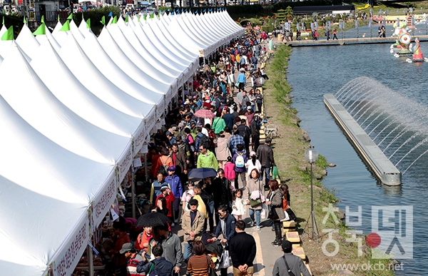 10.16 주말축제인파1.jpg