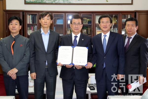투자협약체결식(집무실 4.9)1.jpg